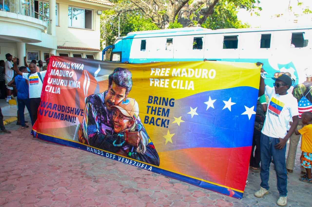 Juventud keniana alza su voz por la libertad del Presidente Maduro y la diputada Cilia Flores